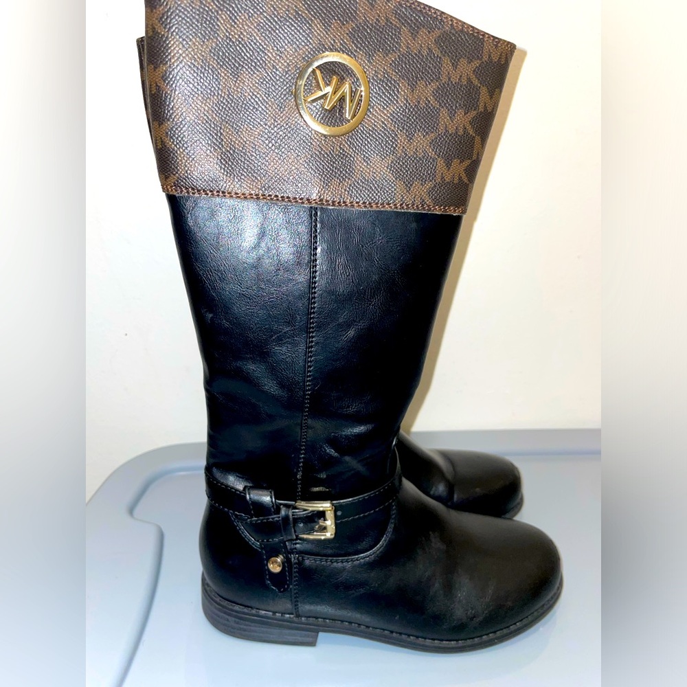 Michael Kors girls knee boots. Size 2y